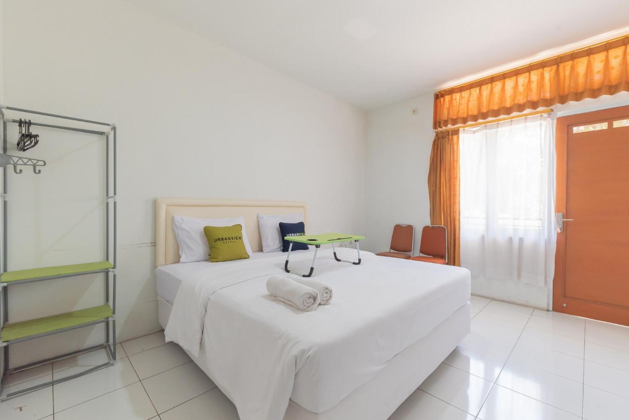 Hotel Rossan 4 Near Pasar Redpartner Lembang