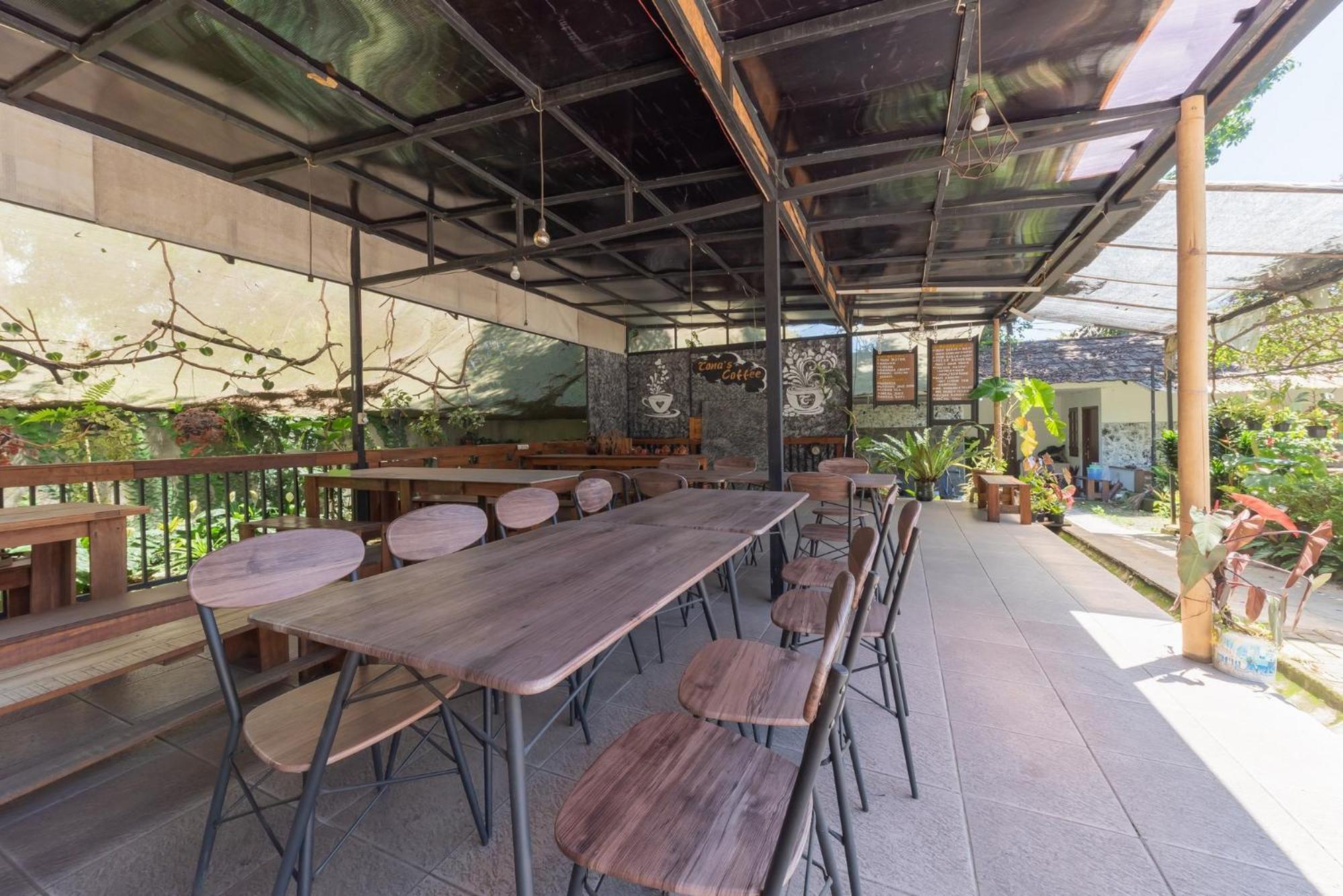 Rossan 4 Near Pasar Redpartner Hotel Lembang